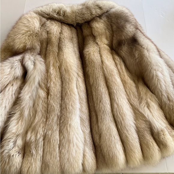 Luxurious Cream Fur jacket - Picture 3 of 11